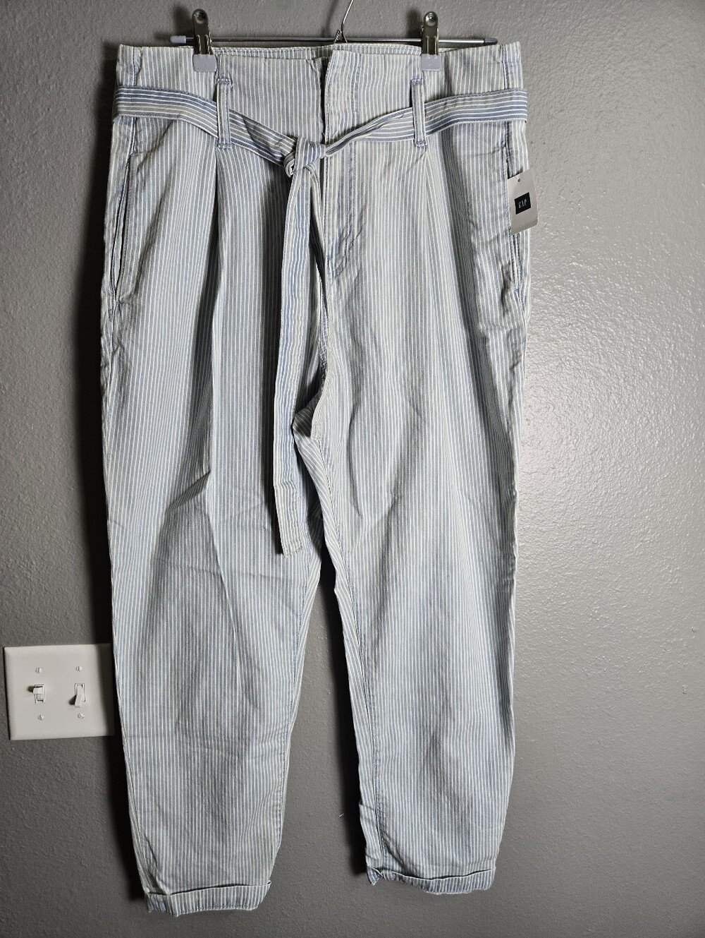 FAll Sale! GAP Light Blue & White Pinstripe Cropped Paperbag Waist Pants Size 31
